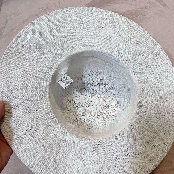 White hats  - Picture 3 of 5